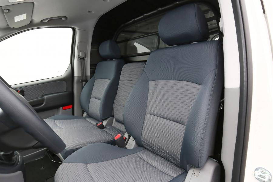 Интерьер Hyundai H-1 Van (TQ) 2016 года  (фото 24 из 26)